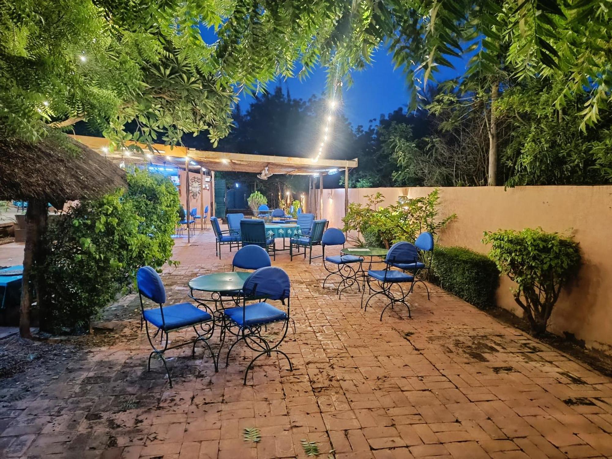Hotel Les Palmiers Ουαγκαντουγκού Εξωτερικό φωτογραφία