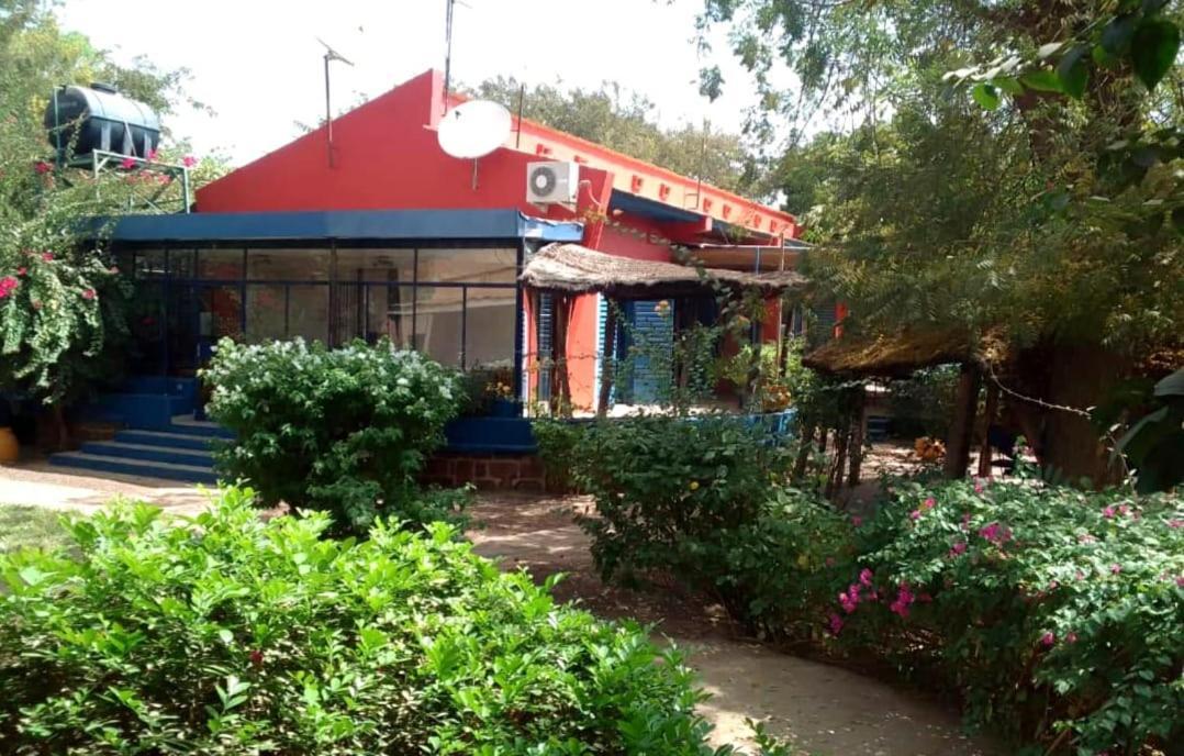 Hotel Les Palmiers Ουαγκαντουγκού Εξωτερικό φωτογραφία