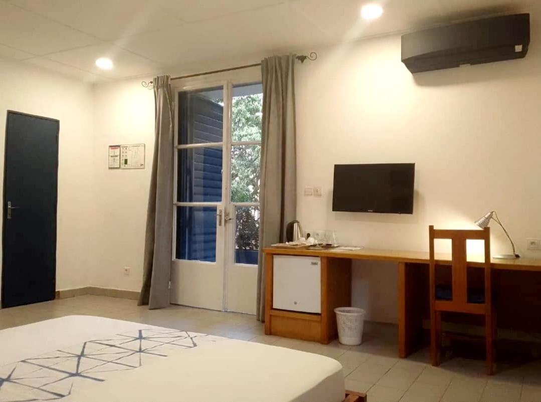 Hotel Les Palmiers Ουαγκαντουγκού Εξωτερικό φωτογραφία