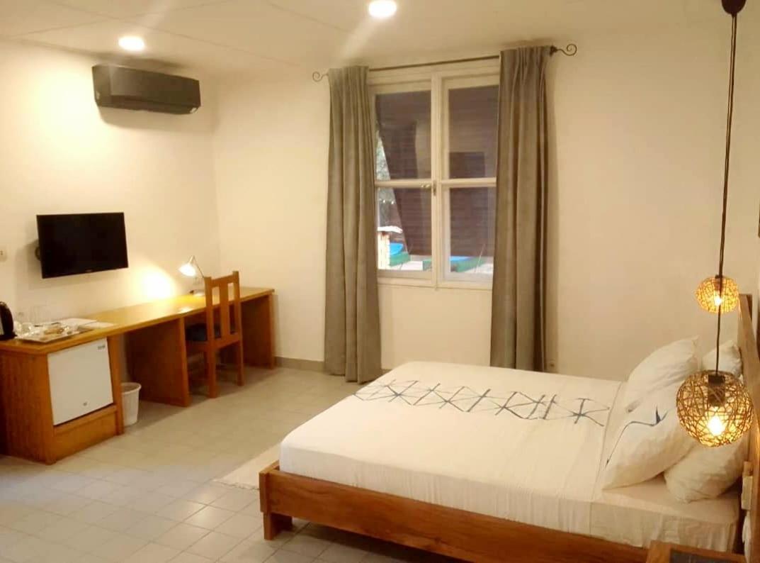 Hotel Les Palmiers Ουαγκαντουγκού Εξωτερικό φωτογραφία