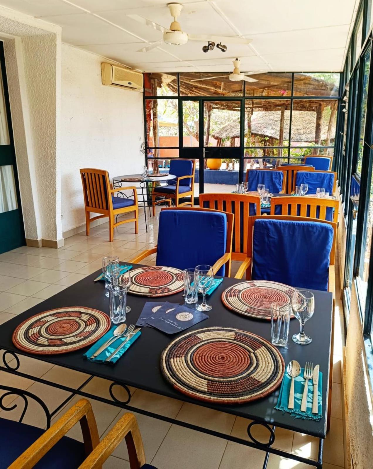 Hotel Les Palmiers Ουαγκαντουγκού Εξωτερικό φωτογραφία