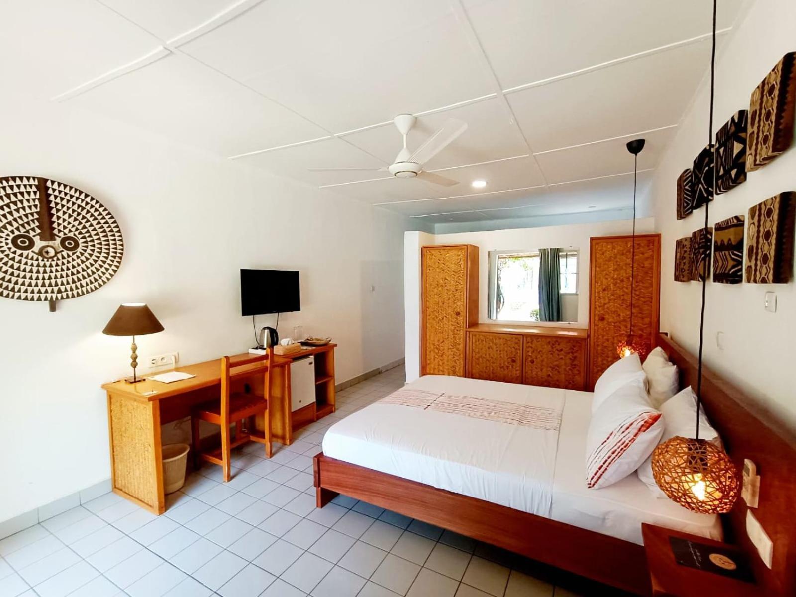 Hotel Les Palmiers Ουαγκαντουγκού Εξωτερικό φωτογραφία