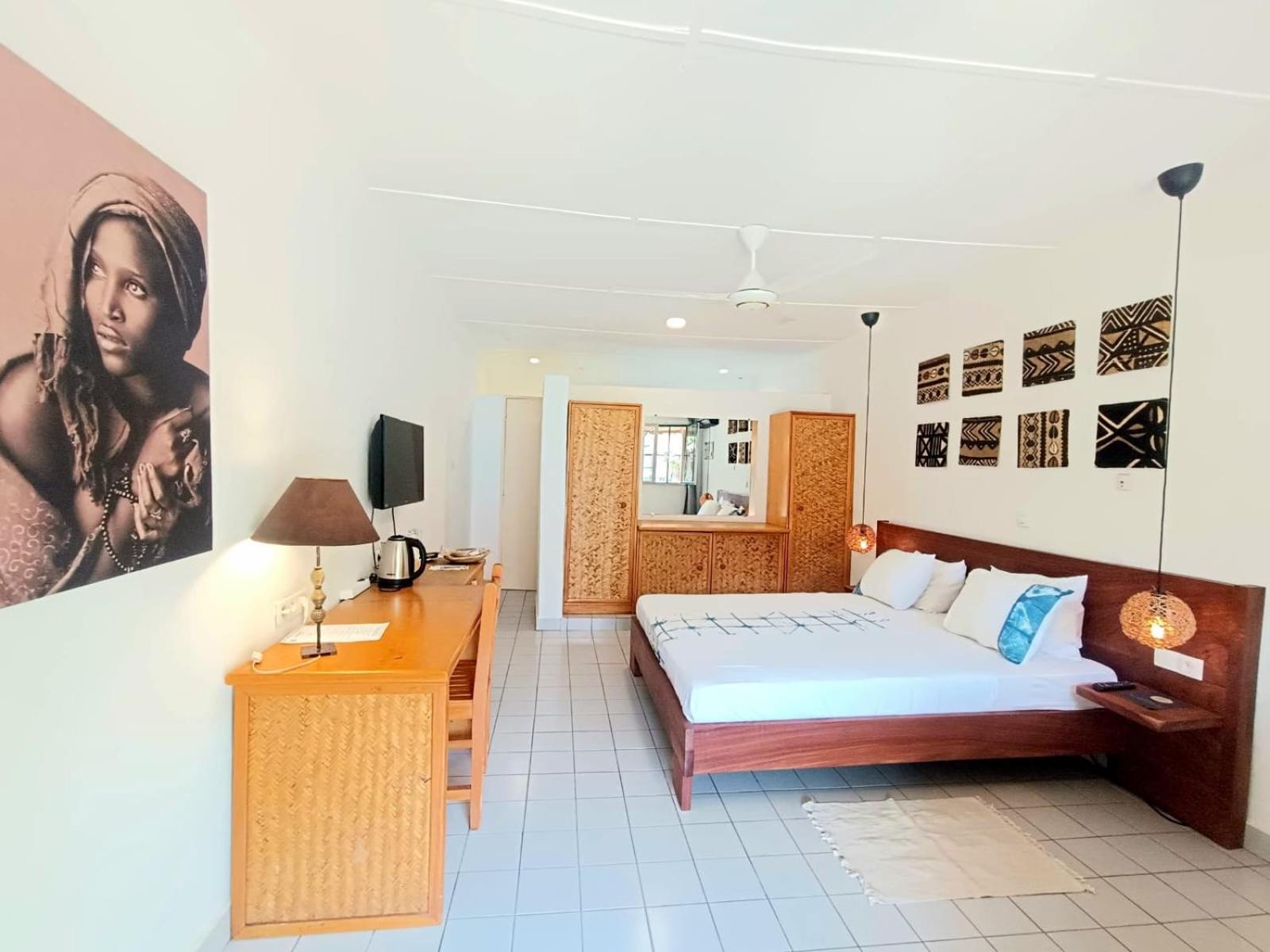 Hotel Les Palmiers Ουαγκαντουγκού Εξωτερικό φωτογραφία