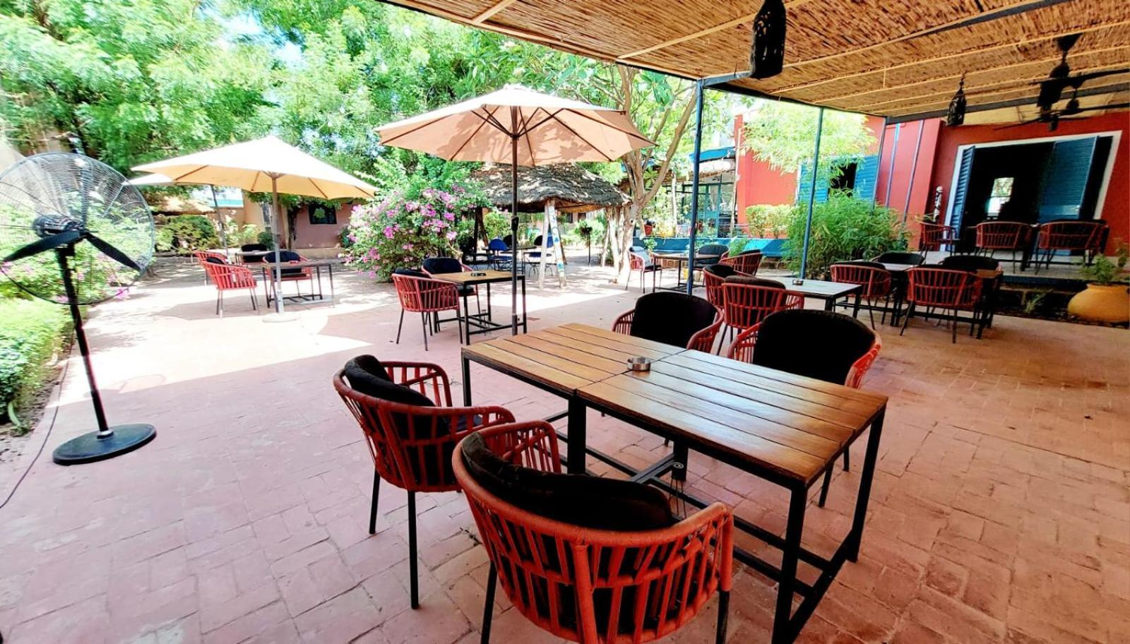 Hotel Les Palmiers Ουαγκαντουγκού Εξωτερικό φωτογραφία