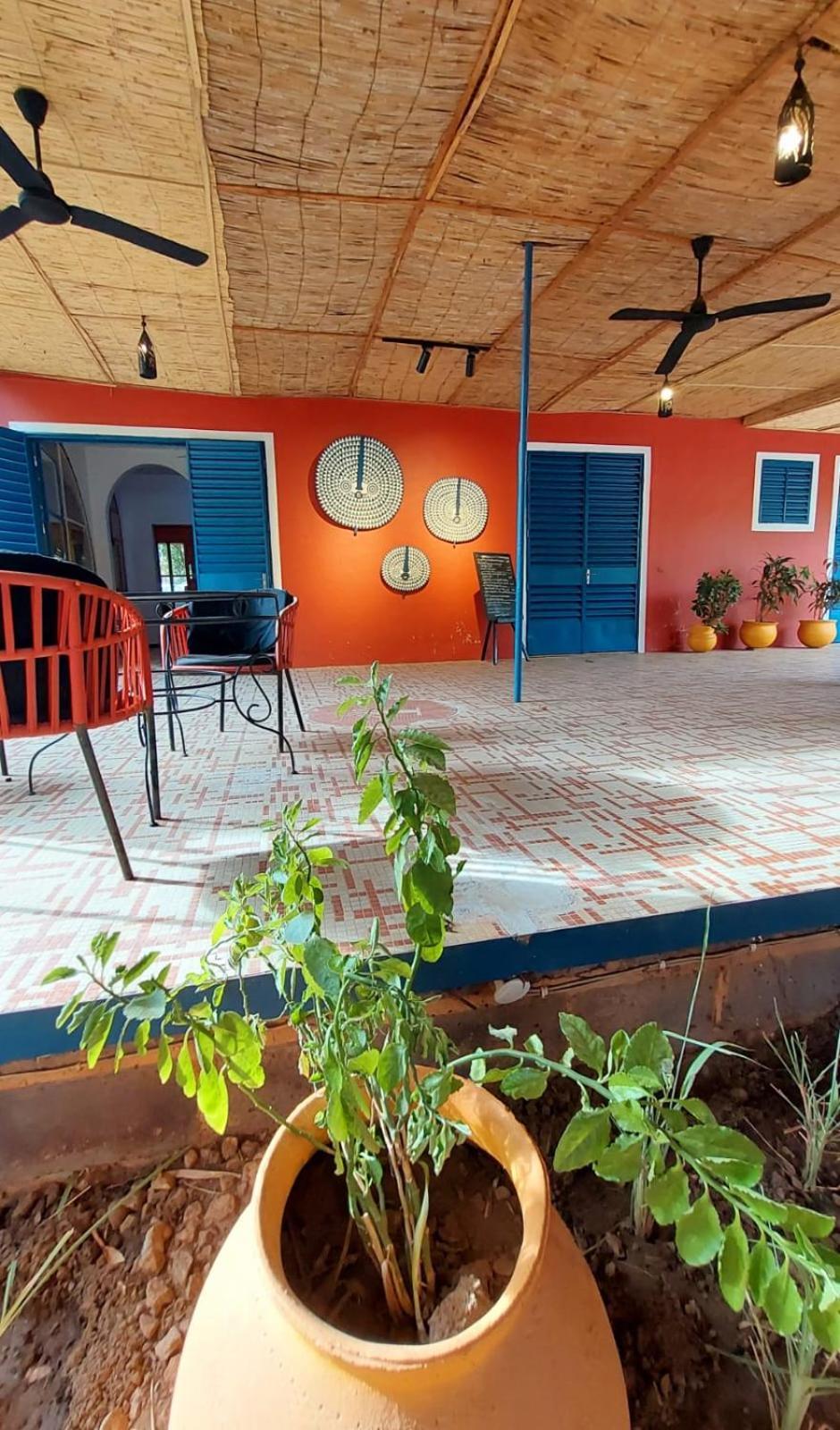 Hotel Les Palmiers Ουαγκαντουγκού Εξωτερικό φωτογραφία