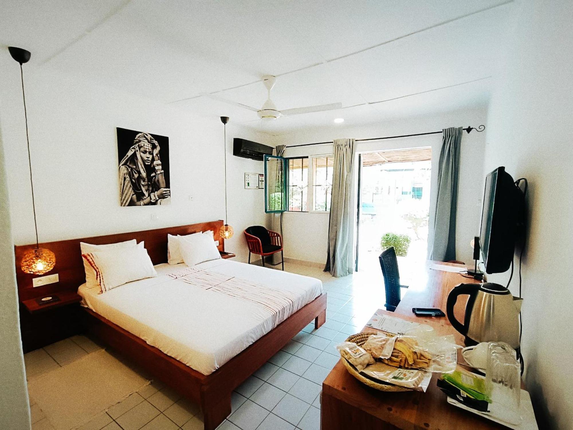 Hotel Les Palmiers Ουαγκαντουγκού Εξωτερικό φωτογραφία